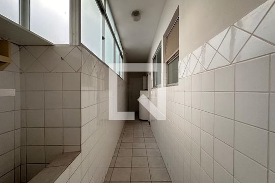 Corredor de apartamento à venda com 3 quartos, 90m² em Santo Antônio, Belo Horizonte