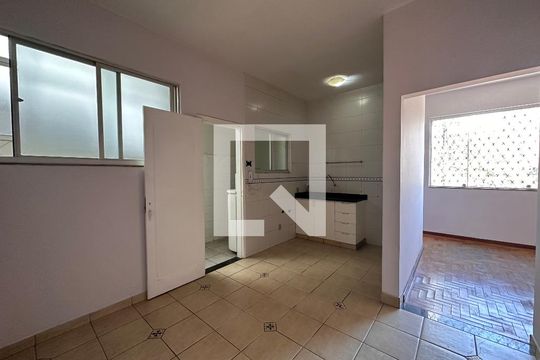 Cozinha de apartamento à venda com 3 quartos, 90m² em Santo Antônio, Belo Horizonte