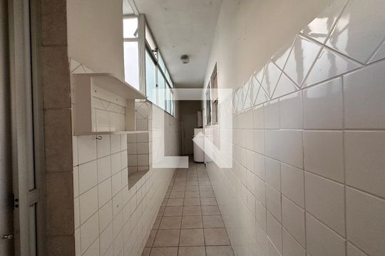 Corredor de apartamento à venda com 3 quartos, 90m² em Santo Antônio, Belo Horizonte