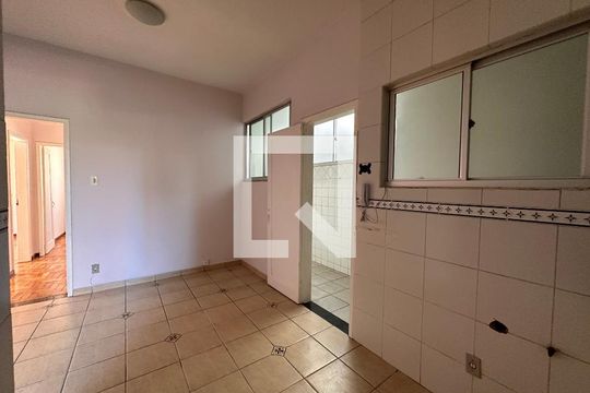 Cozinha de apartamento à venda com 3 quartos, 90m² em Santo Antônio, Belo Horizonte