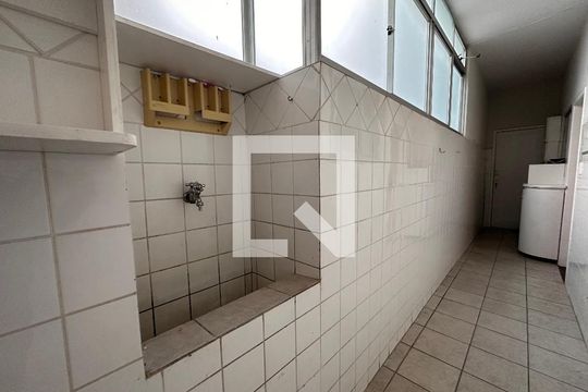 Corredor de apartamento à venda com 3 quartos, 90m² em Santo Antônio, Belo Horizonte