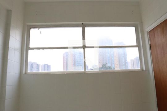 Detalhe da cozinha de apartamento para alugar com 2 quartos, 80m² em Cambuí, Campinas