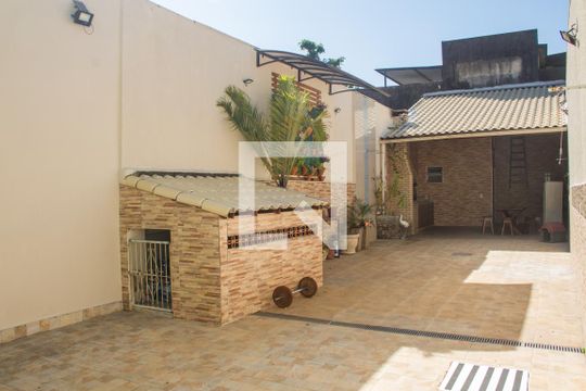 Quintal de casa à venda com 3 quartos, 300m² em Piedade, Rio de Janeiro