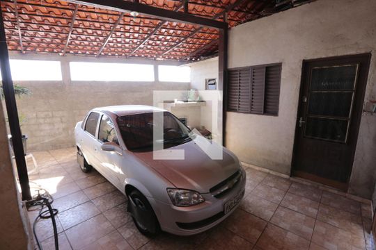 Garagem de casa à venda com 3 quartos, 860m² em Novo Eldorado, Contagem