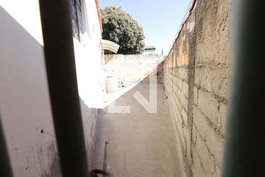 Área externa de casa à venda com 3 quartos, 860m² em Novo Eldorado, Contagem