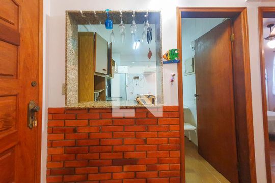 Cozinha de apartamento para alugar com 1 quarto, 40m² em Parque Enseada, Guarujá