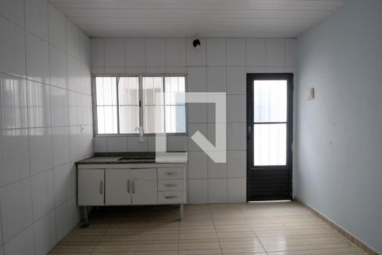 Sala de kitnet/studio para alugar com 1 quarto, 153m² em Jardim Santa Madre Paulina, Sorocaba