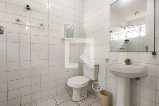 Banheiro de apartamento para alugar com 1 quarto, 55m² em Pituaçu, Salvador