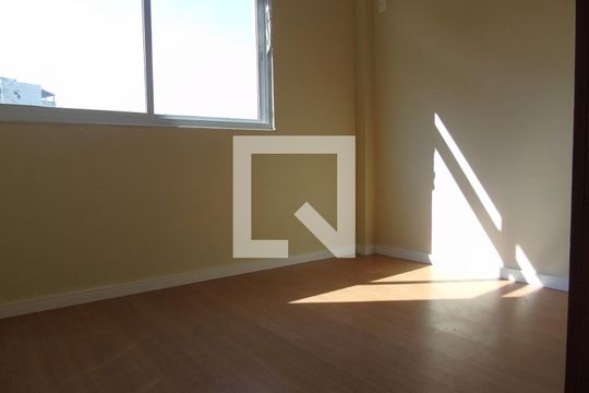 Quarto 1 de apartamento para alugar com 1 quarto, 39m² em Catete, Rio de Janeiro