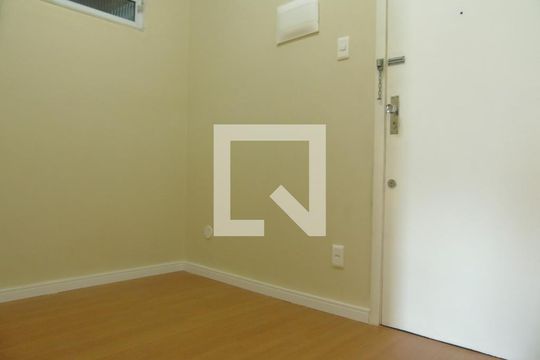 Sala de apartamento para alugar com 1 quarto, 39m² em Catete, Rio de Janeiro