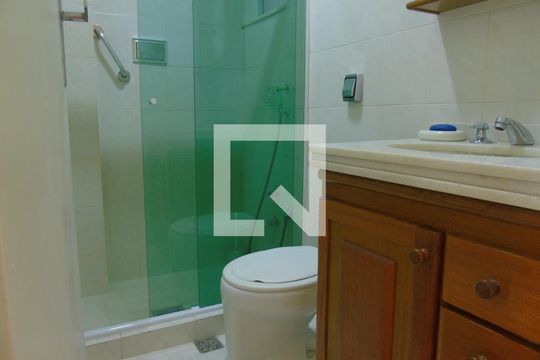 Banheiro de apartamento para alugar com 1 quarto, 39m² em Catete, Rio de Janeiro