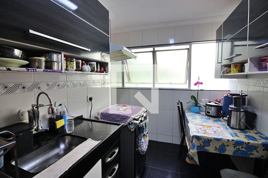 Cozinha de apartamento à venda com 2 quartos, 60m² em Taboão, São Bernardo do Campo