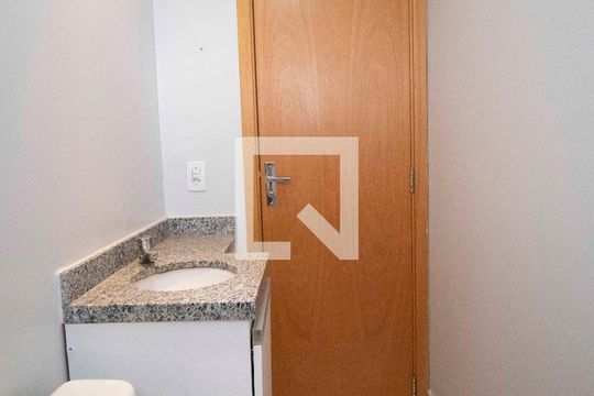 Banheiro de apartamento à venda com 2 quartos, 77m² em Jardim Nova Era, Aparecida de Goiânia