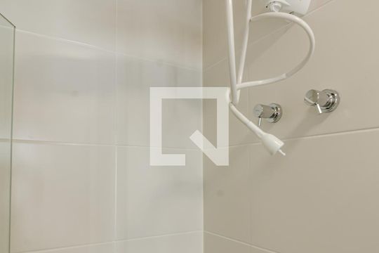 Banheiro de kitnet/studio para alugar com 1 quarto, 21m² em Jardim Paulistano, São Paulo