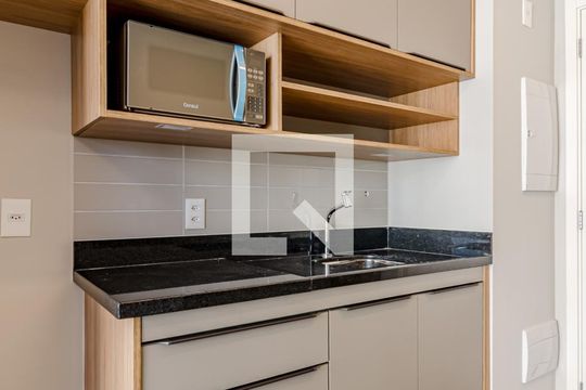 Cozinha de kitnet/studio para alugar com 1 quarto, 21m² em Jardim Paulistano, São Paulo
