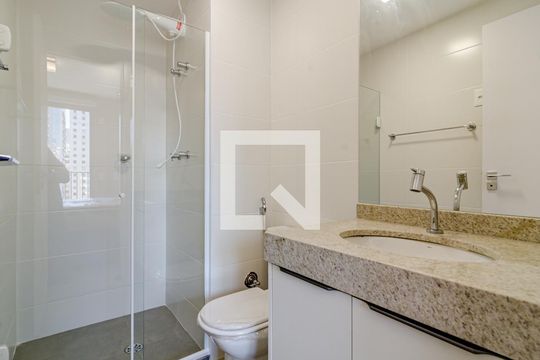 Banheiro de kitnet/studio para alugar com 1 quarto, 21m² em Jardim Paulistano, São Paulo
