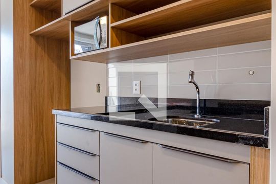 Cozinha de kitnet/studio para alugar com 1 quarto, 21m² em Jardim Paulistano, São Paulo