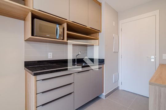 Cozinha de kitnet/studio para alugar com 1 quarto, 21m² em Jardim Paulistano, São Paulo