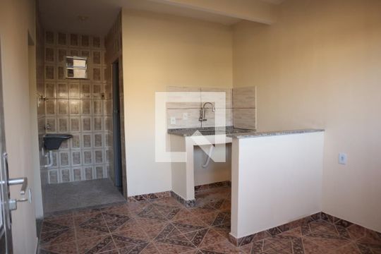 Sala de casa para alugar com 1 quarto, 60m² em Bento Ribeiro, Rio de Janeiro