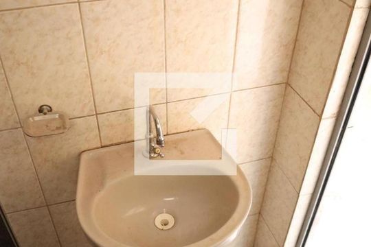 Banheiro de casa para alugar com 1 quarto, 60m² em Bento Ribeiro, Rio de Janeiro