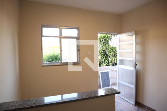 Sala de casa para alugar com 1 quarto, 60m² em Bento Ribeiro, Rio de Janeiro
