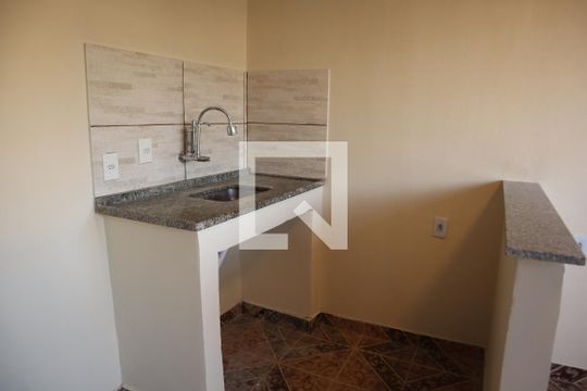 Sala de casa para alugar com 1 quarto, 60m² em Bento Ribeiro, Rio de Janeiro