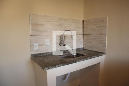 Sala de casa para alugar com 1 quarto, 60m² em Bento Ribeiro, Rio de Janeiro