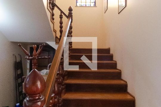 Escada de casa para alugar com 4 quartos, 660m² em Jardim Paraíso, Campinas