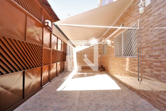 Garagem de casa para alugar com 3 quartos, 220m² em Sítio do Morro, São Paulo