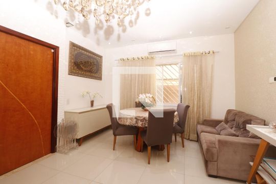 Sala de casa para alugar com 3 quartos, 220m² em Sítio do Morro, São Paulo