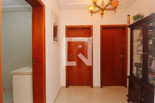 Hall de casa para alugar com 3 quartos, 220m² em Sítio do Morro, São Paulo