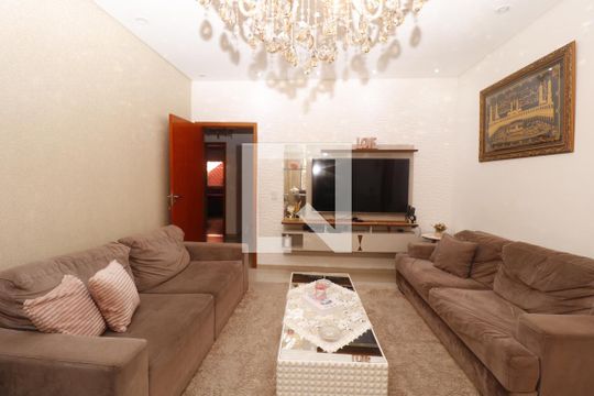 Sala de casa para alugar com 3 quartos, 220m² em Sítio do Morro, São Paulo