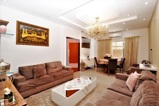 Casa para alugar com 3 quartos, 220m² em Sítio do Morro, São Paulo
