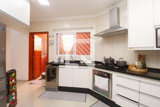 Cozinha de casa para alugar com 3 quartos, 220m² em Sítio do Morro, São Paulo