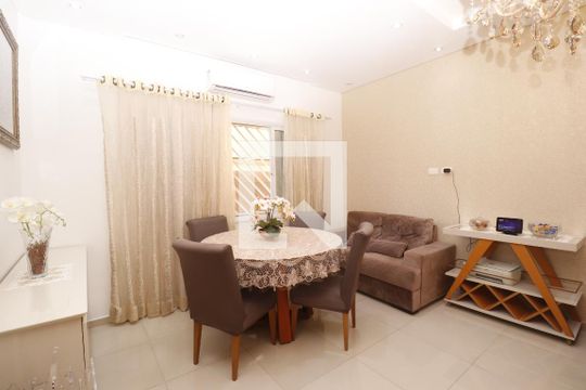 Sala de casa para alugar com 3 quartos, 220m² em Sítio do Morro, São Paulo