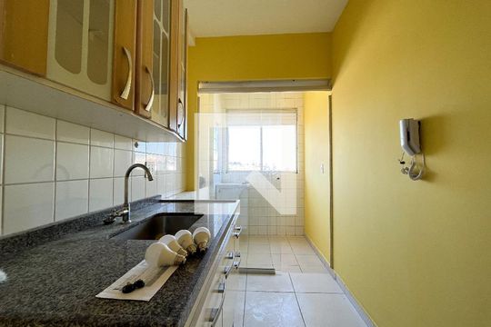Cozinha de apartamento à venda com 2 quartos, 47m² em Jardim Miriam, São Paulo