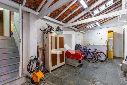 Área de Serviço de casa à venda com 3 quartos, 261m² em Vila Guarani, Santo André