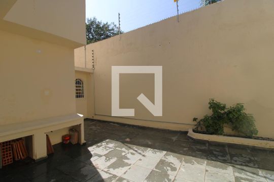 Quintal de casa para alugar com 4 quartos, 173m² em Cidade Dutra, São Paulo