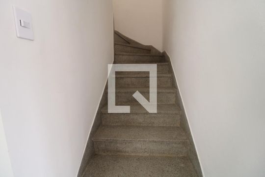 Escada de casa para alugar com 4 quartos, 173m² em Cidade Dutra, São Paulo