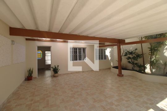 Garagem de casa para alugar com 4 quartos, 173m² em Cidade Dutra, São Paulo