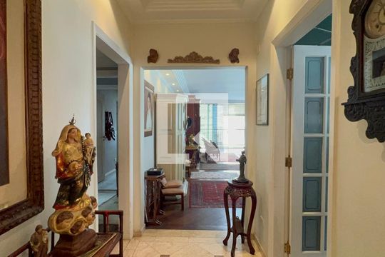 Hall de entrada de apartamento à venda com 3 quartos, 222m² em Jardim Paulista, São Paulo