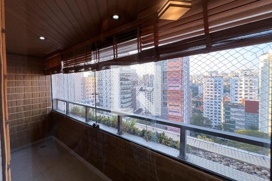 Varanda de apartamento à venda com 3 quartos, 161m² em Vila Nova Conceição, São Paulo
