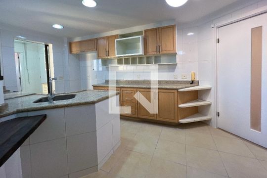 Cozinha de apartamento à venda com 3 quartos, 161m² em Vila Nova Conceição, São Paulo