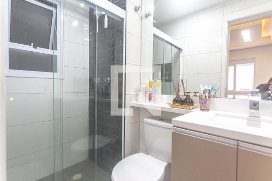 Banheiro social de apartamento à venda com 1 quarto, 52m² em Taboão, São Bernardo do Campo