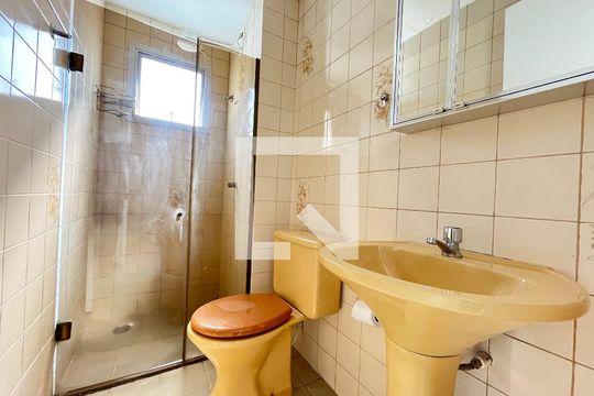 Banheiro  de apartamento para alugar com 2 quartos, 54m² em Vila Paulista, São Paulo