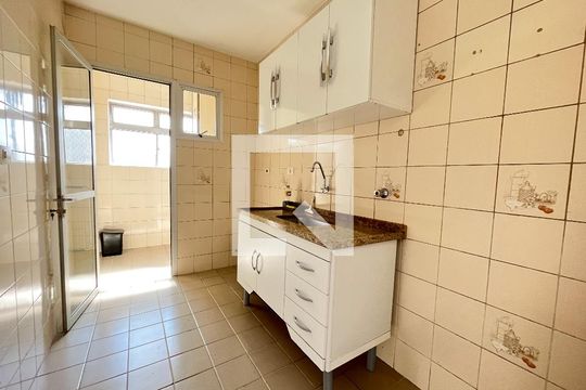 Cozinha  de apartamento para alugar com 2 quartos, 54m² em Vila Paulista, São Paulo