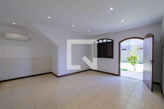 Casa para alugar com 3 quartos, 140m² em Recreio dos Bandeirantes, Rio de Janeiro