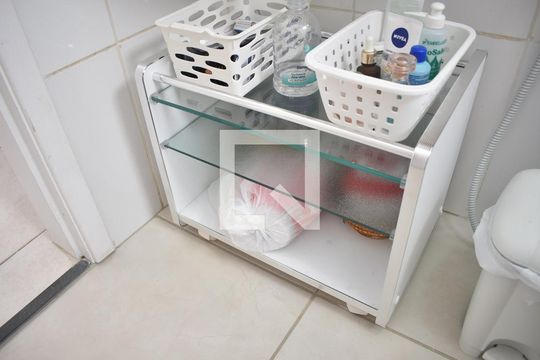 Detalhe do banheiro de apartamento para alugar com 2 quartos, 47m² em Campo Grande, Rio de Janeiro