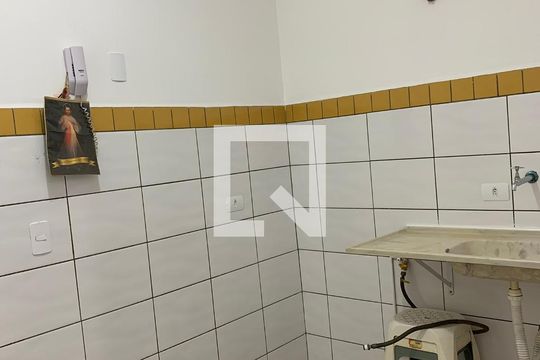 Cozinha de apartamento para alugar com 1 quarto, 35m² em Jardim Santa Mena, Guarulhos