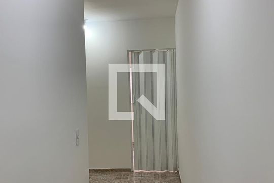 corredor - Sala de apartamento para alugar com 1 quarto, 35m² em Jardim Santa Mena, Guarulhos